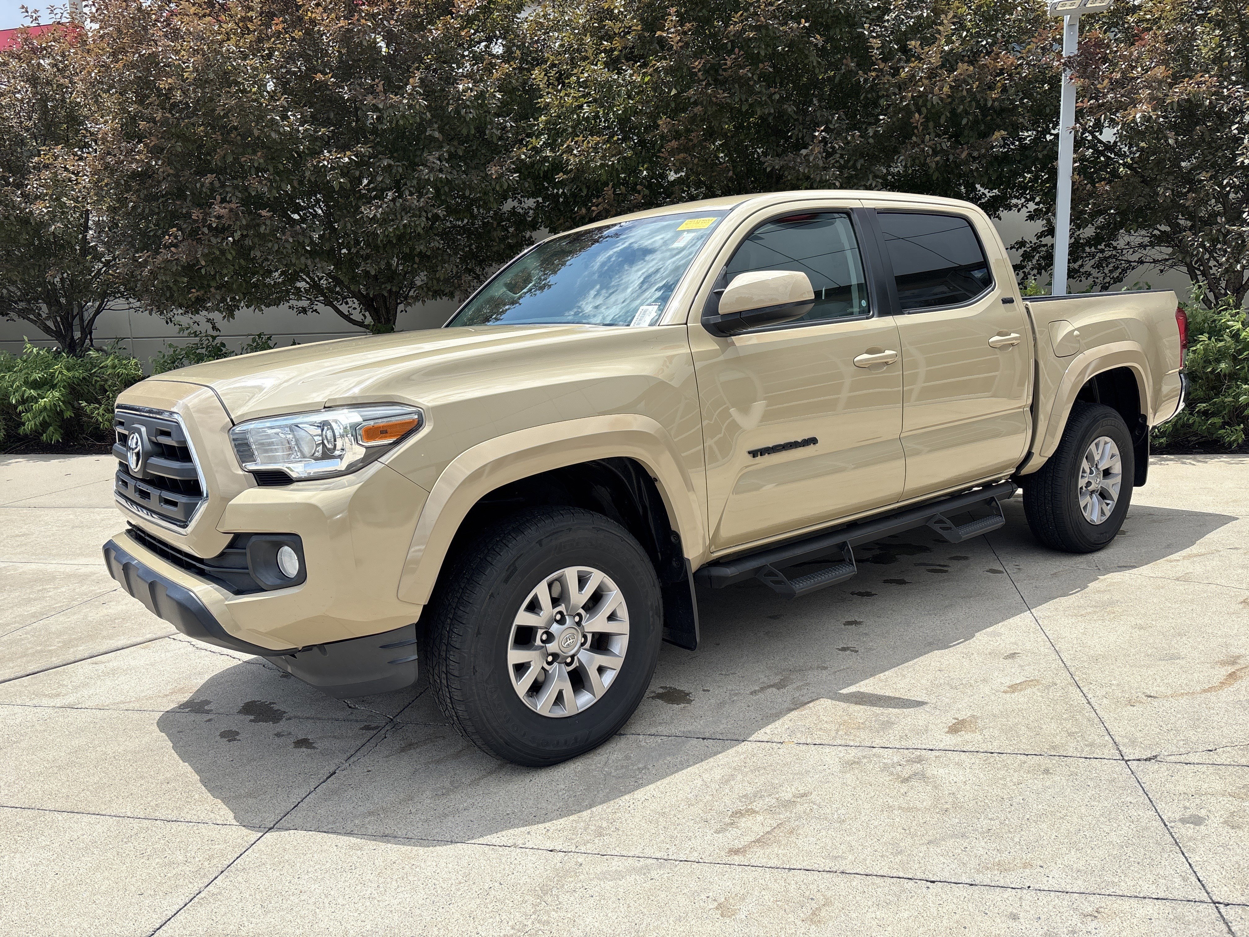 Used 2017 Toyota Tacoma SR5 w/ Tow Package AWD/4WD image 3
