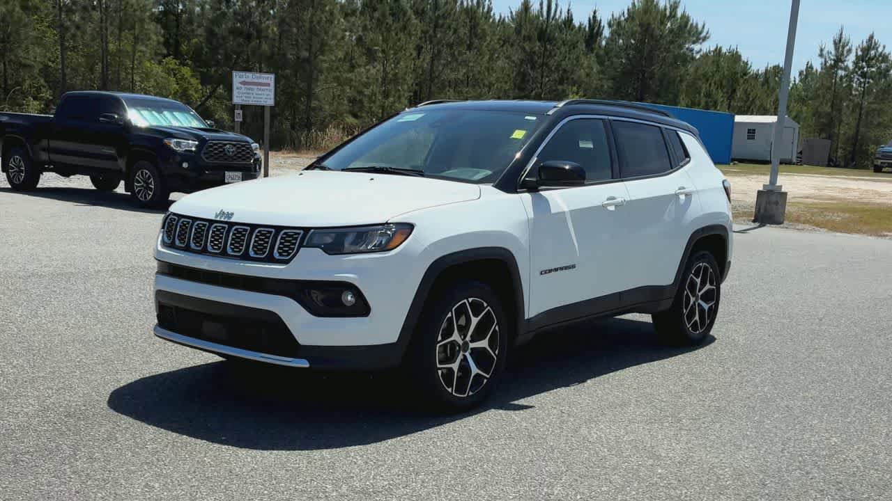 Used 2025 Jeep Compass Limited AWD/4WD image 4