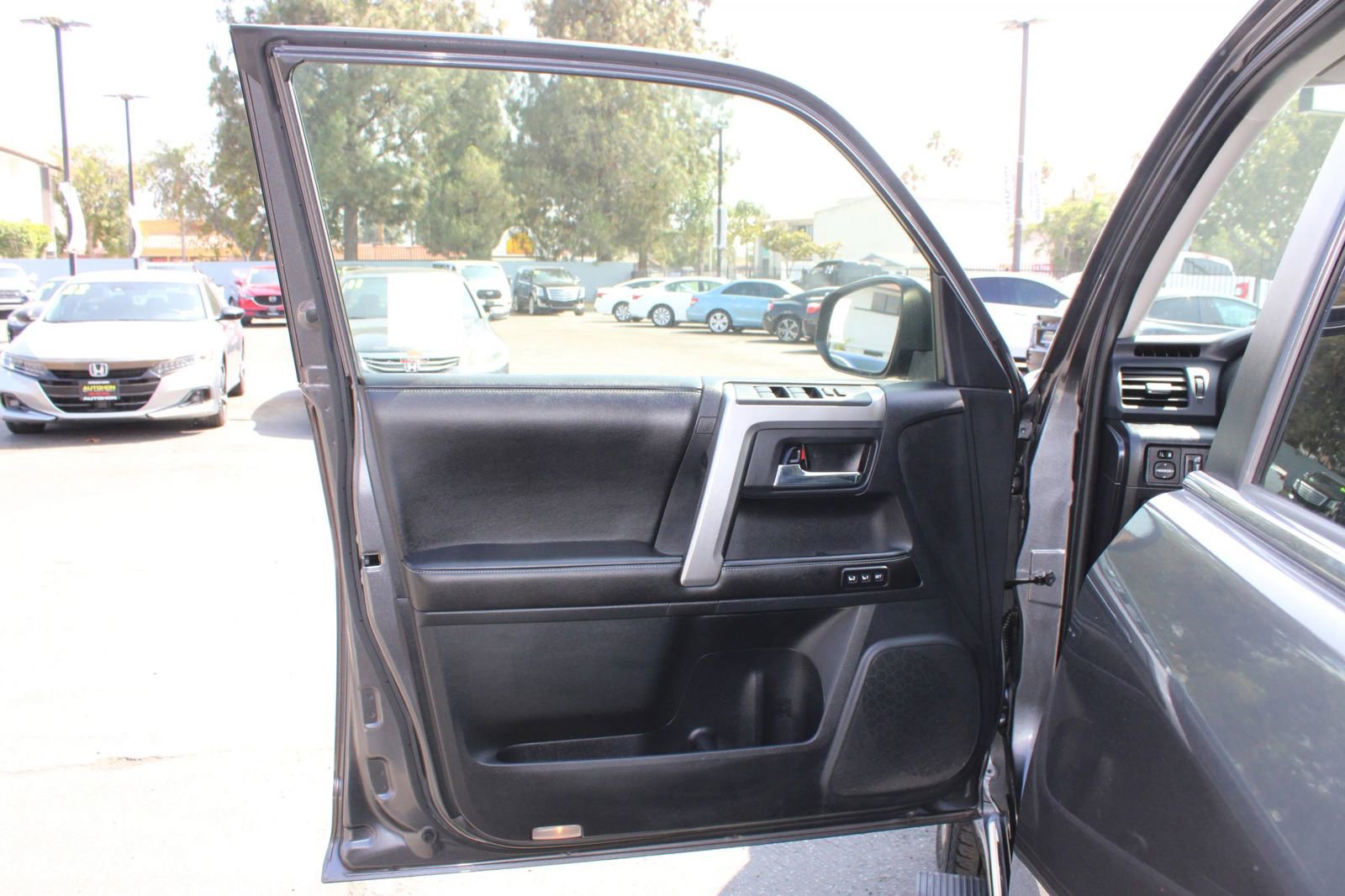 Used 2015 Toyota 4Runner Limited RWD image 6