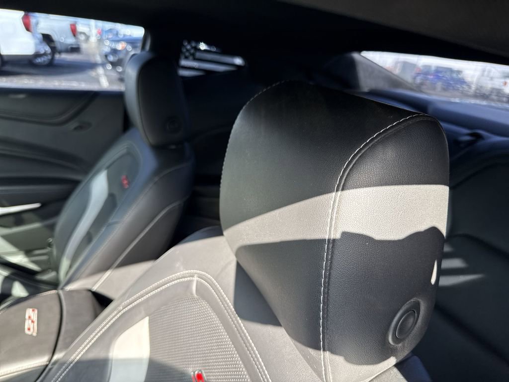 Used 2018 Chevrolet Camaro SS w/ LPO RS/SS Interior Package image 32