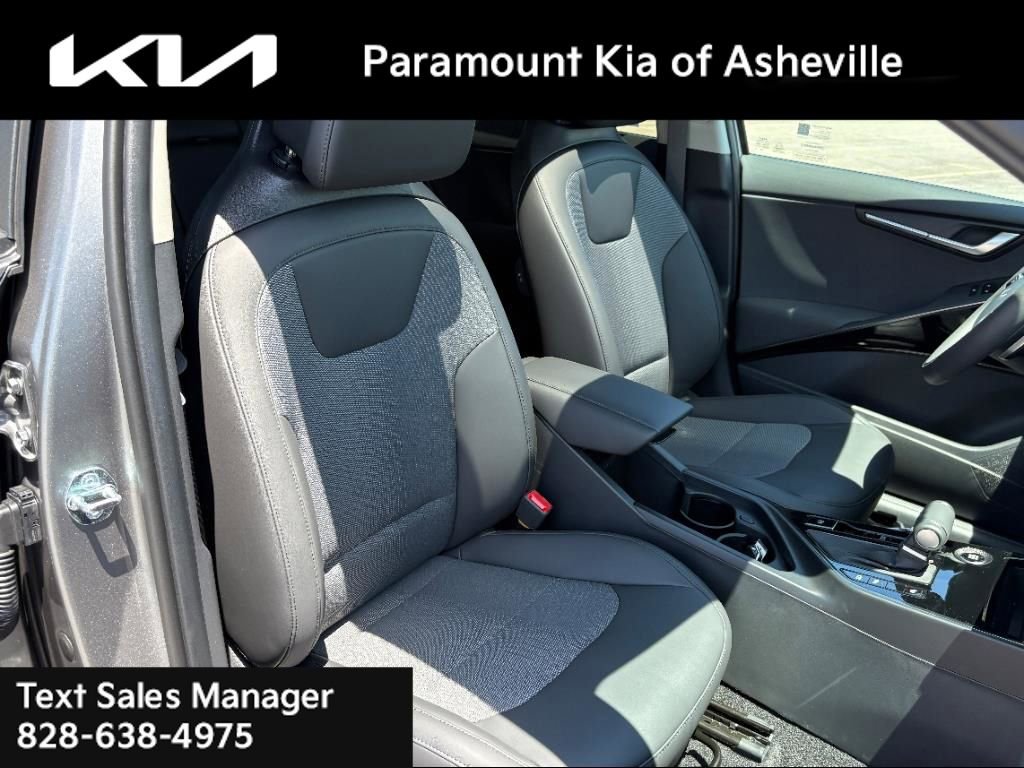 New 2025 Kia Niro EX Touring image 21