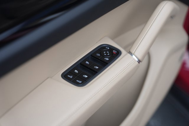 Used 2021 Porsche Cayenne Coupe image 29