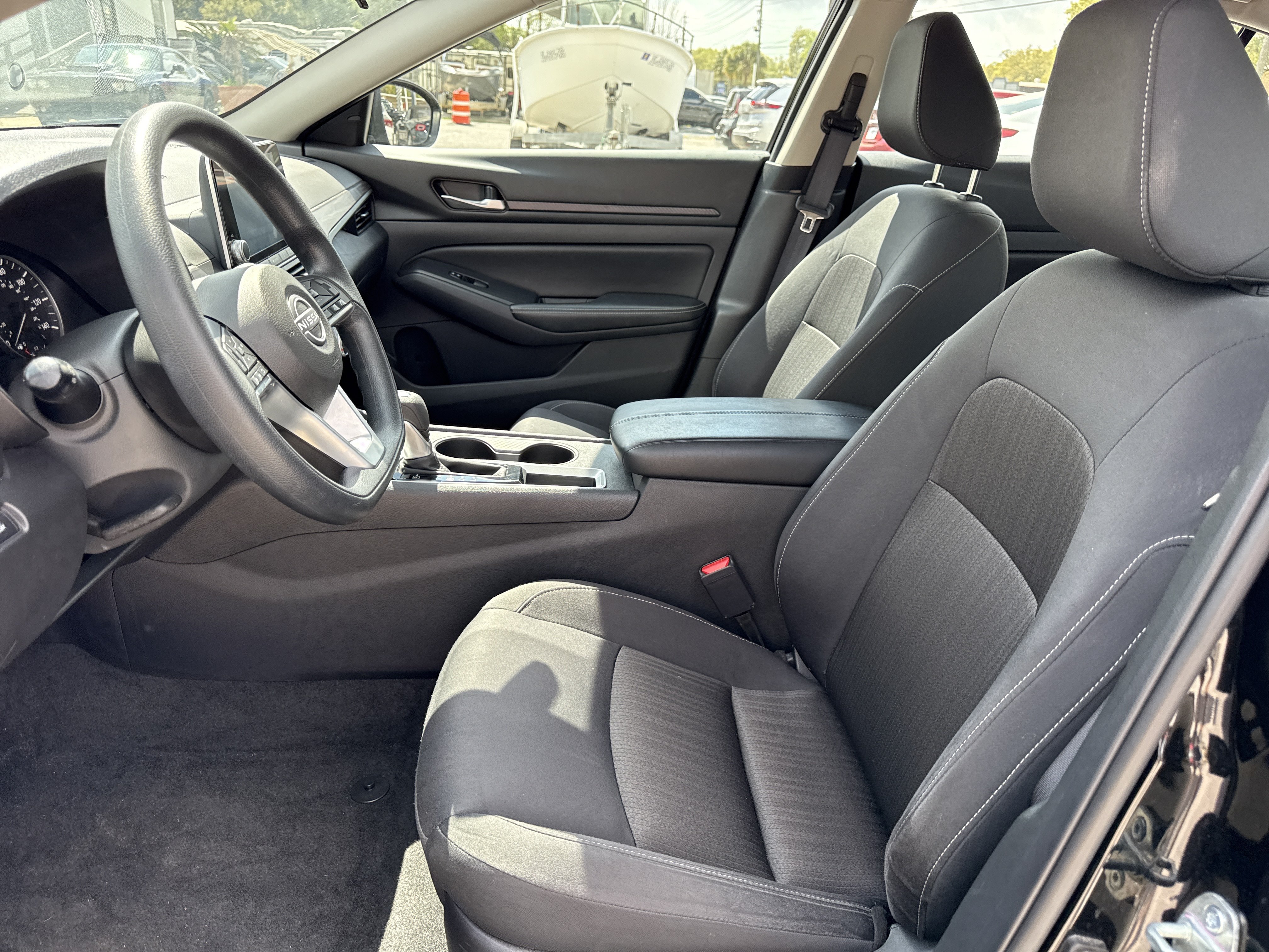 Used 2025 Nissan Altima 2.5 SV FWD image 9
