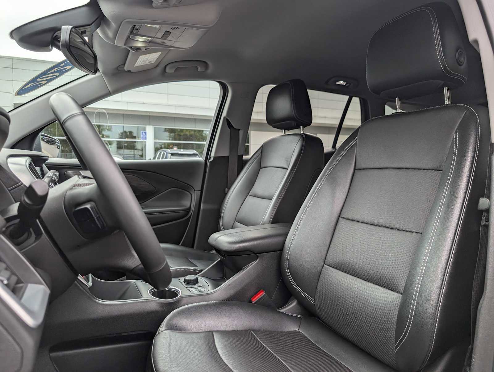 Used 2023 GMC Terrain SLT image 25