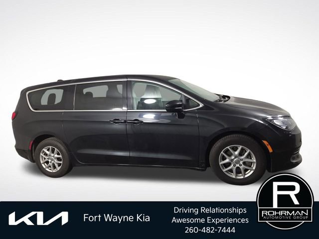 Used 2017 Chrysler Pacifica LX FWD image 5