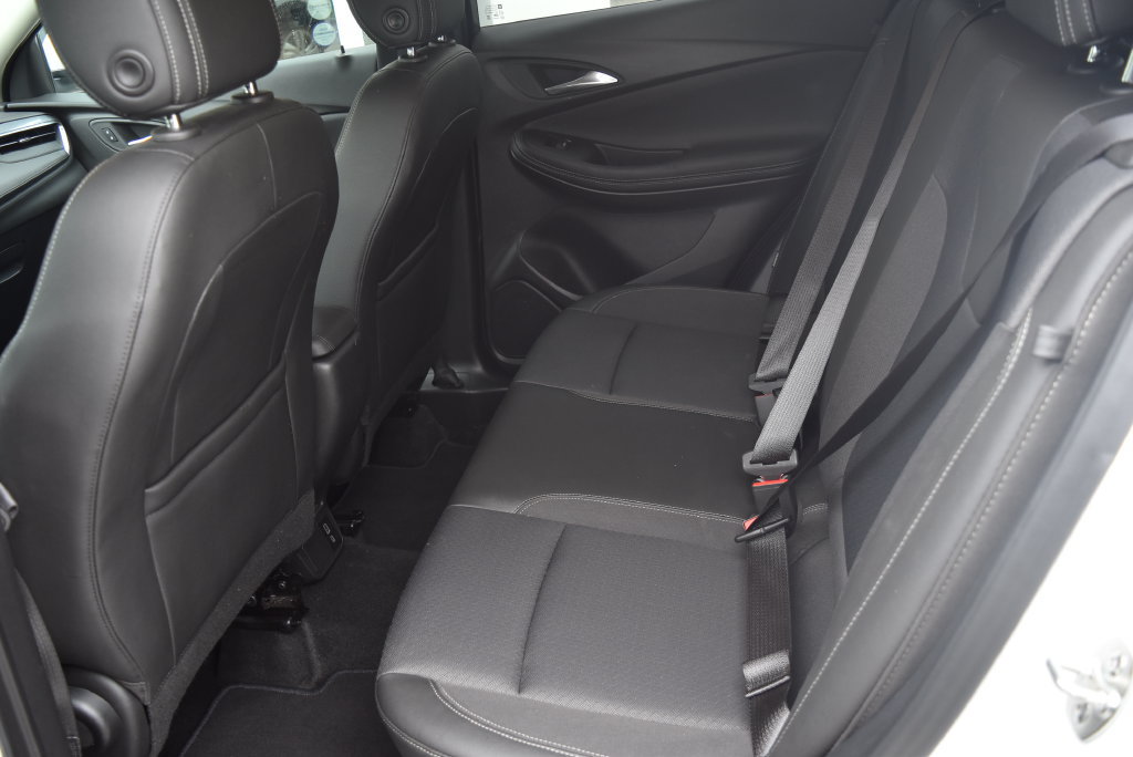 Used 2025 Buick Encore GX Preferred AWD/4WD image 10