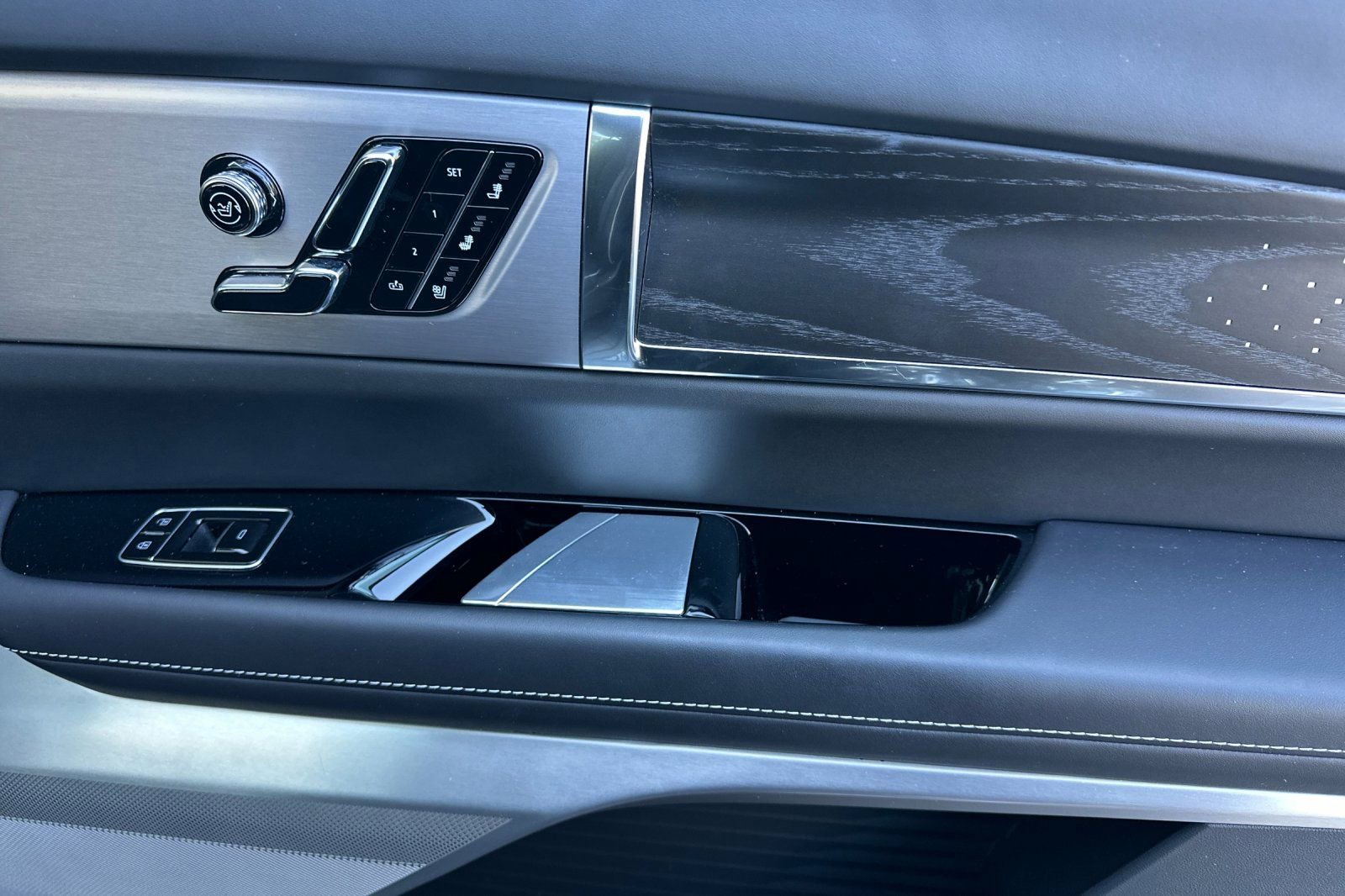 Certified 2026 Cadillac Vistiq Platinum w/ LPO, Floor Liner Package AWD/4WD image 21