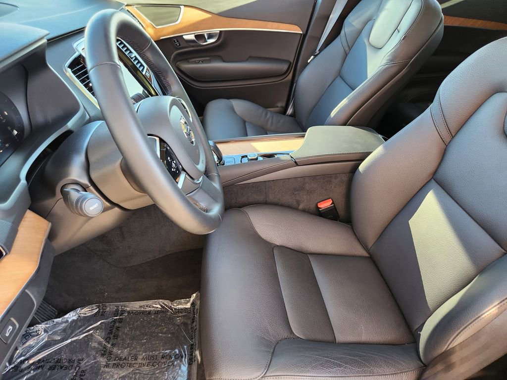 New 2025 Volvo XC90 B5 Plus w/ Protection Package Premier image 5
