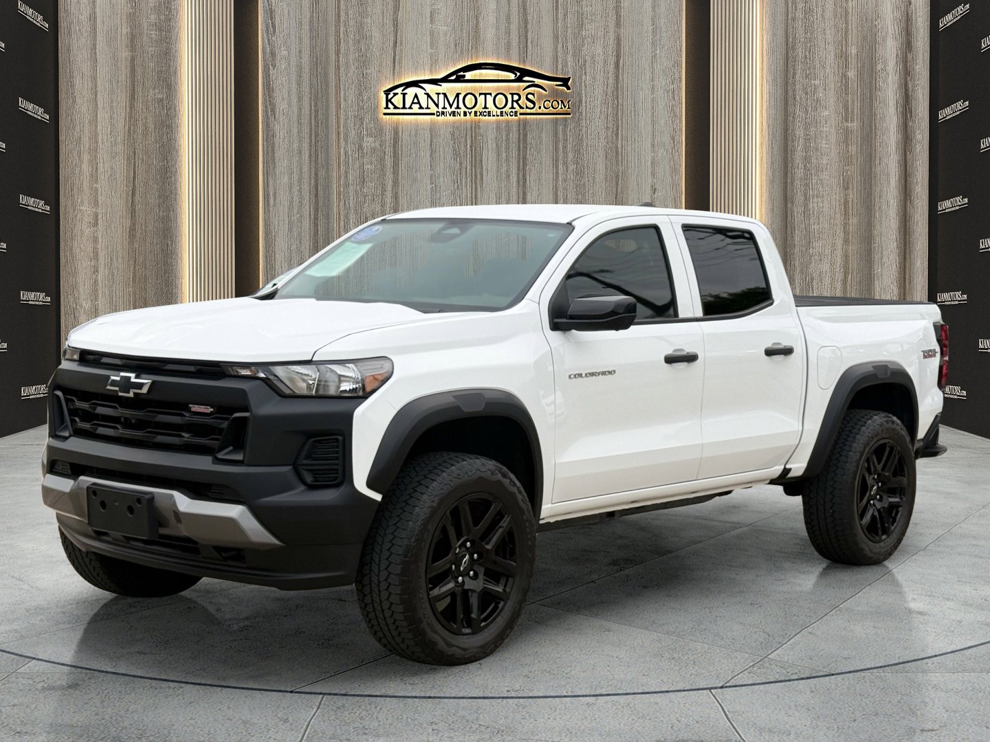 Used 2024 Chevrolet Colorado Trail Boss w/ Technology Package AWD/4WD image 5