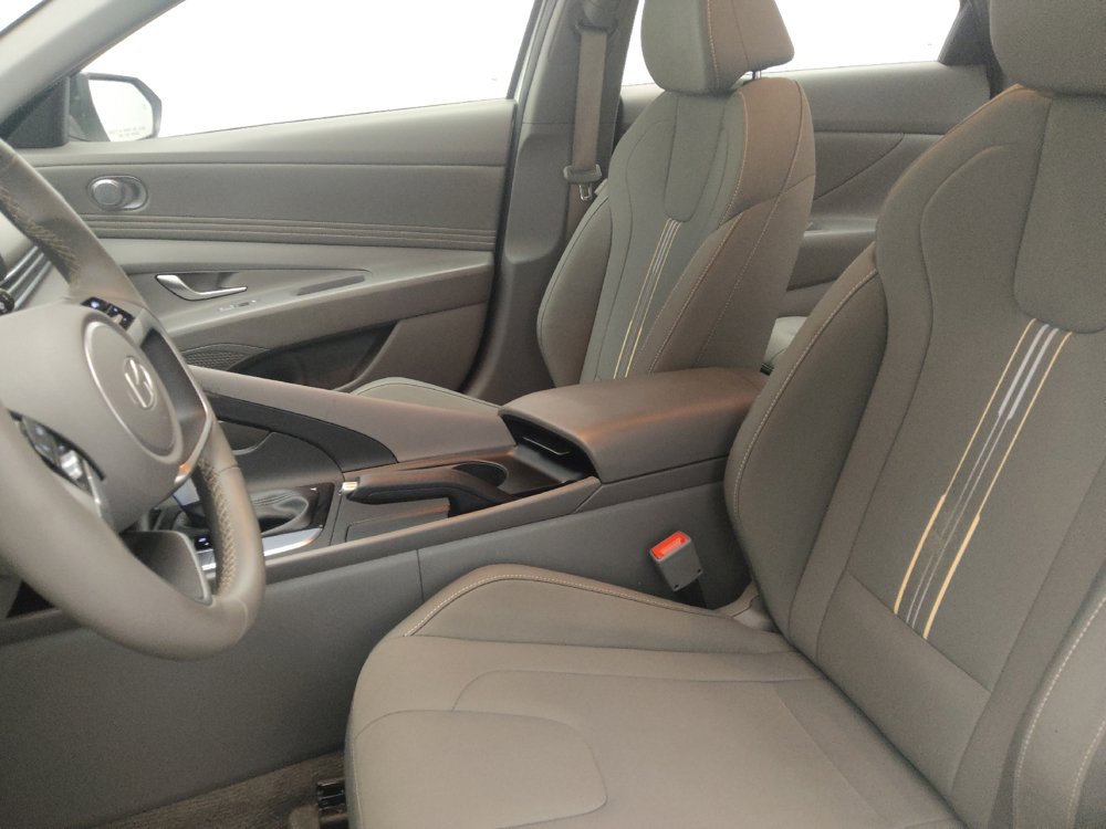 Used 2025 Hyundai Elantra Sport FWD image 17