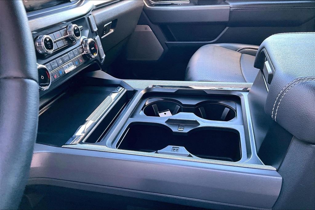 Used 2025 Ford F250 Lariat w/ Black Appearance Package image 19