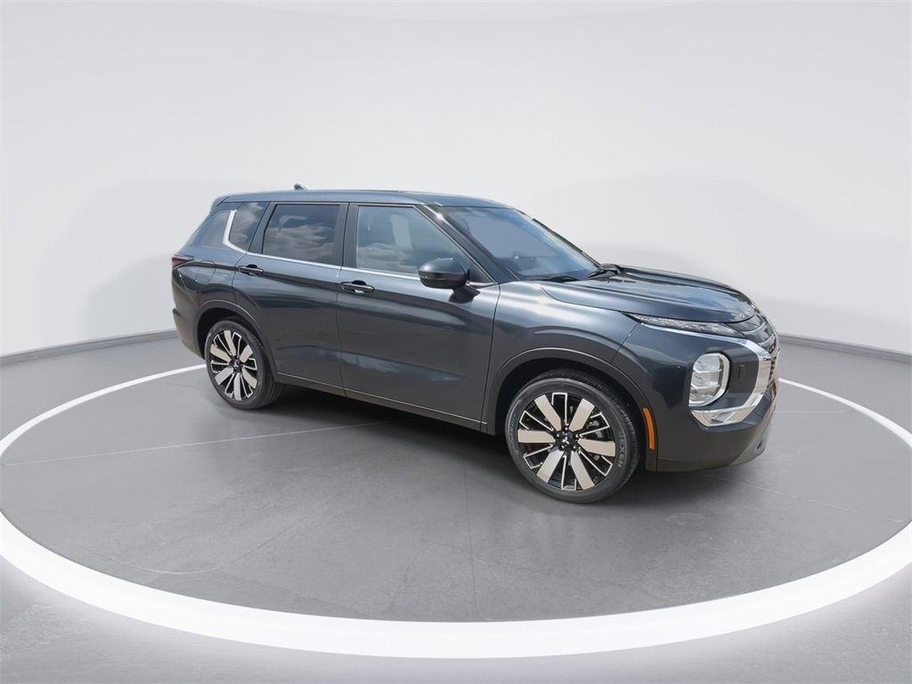 New 2025 Mitsubishi Outlander SE image 2