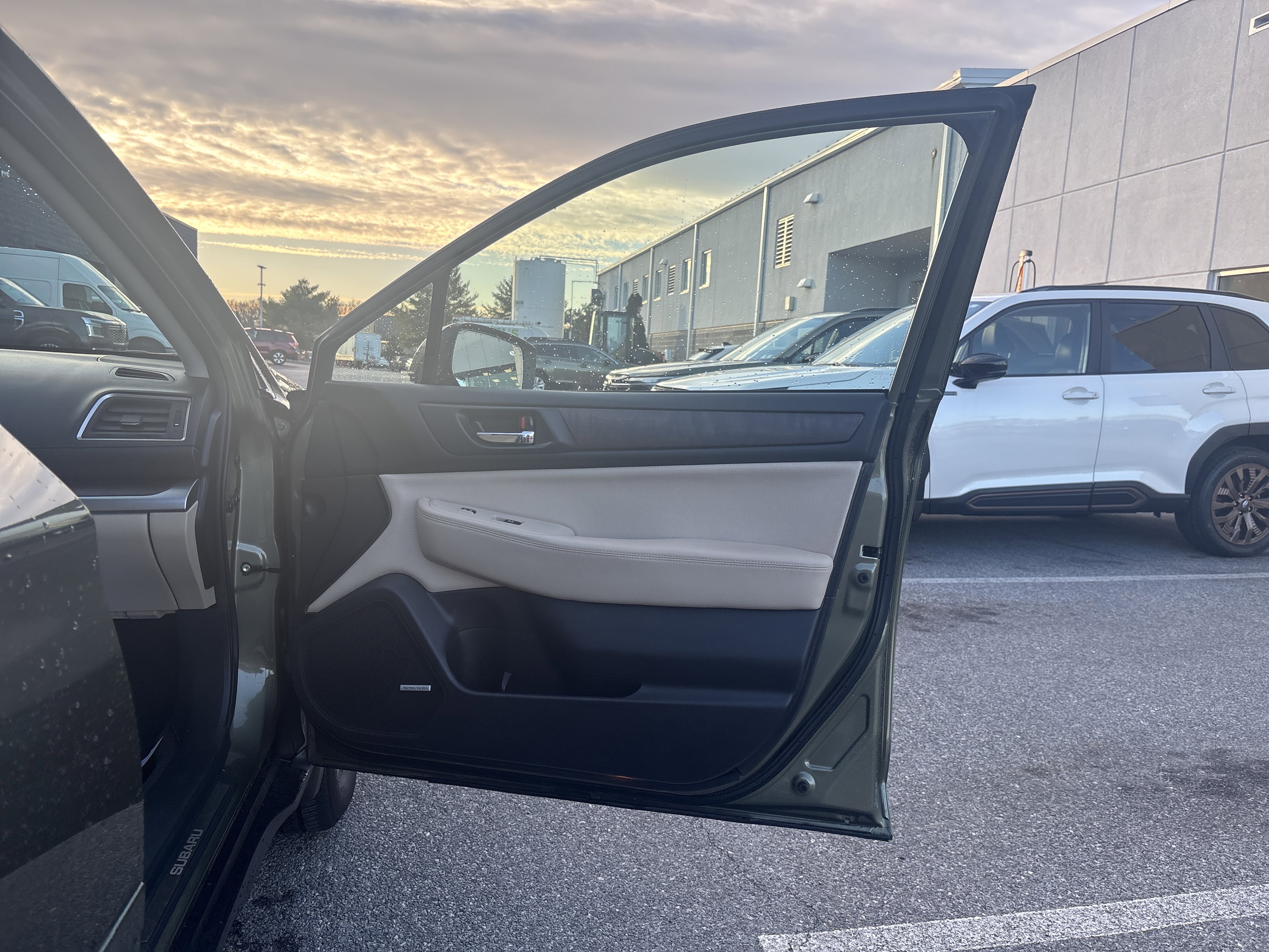 Used 2016 Subaru Outback 2.5i Limited image 9