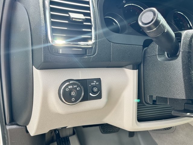 Used 2012 GMC Acadia SLT w/ Technology Package AWD/4WD image 17