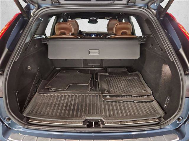Used 2023 Volvo XC60 T8 Ultimate AWD/4WD image 6