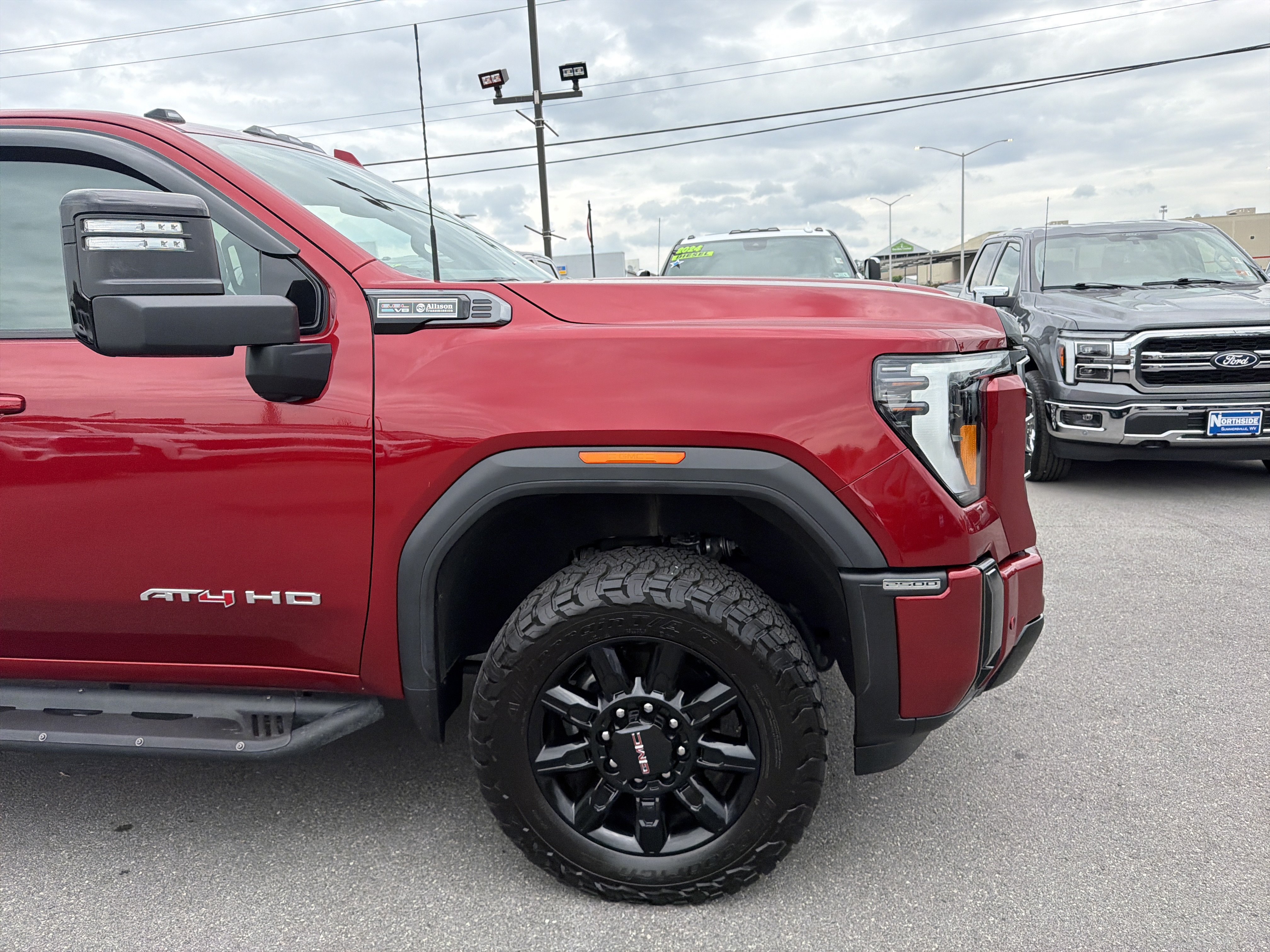 Used 2024 GMC Sierra 2500 AT4 w/ AT4 Preferred Package AWD/4WD image 4