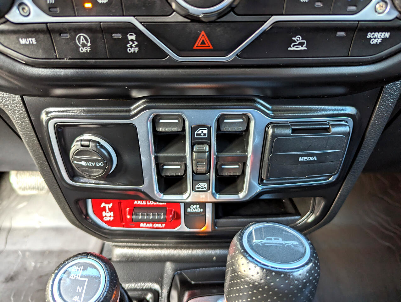 Used 2022 Jeep Gladiator Mojave w/ Cold Weather Group image 23