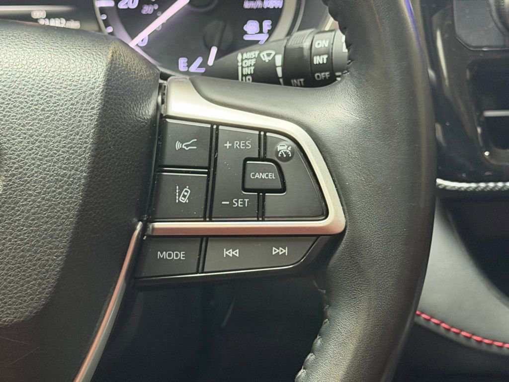 Used 2023 Toyota Highlander XSE FWD image 17
