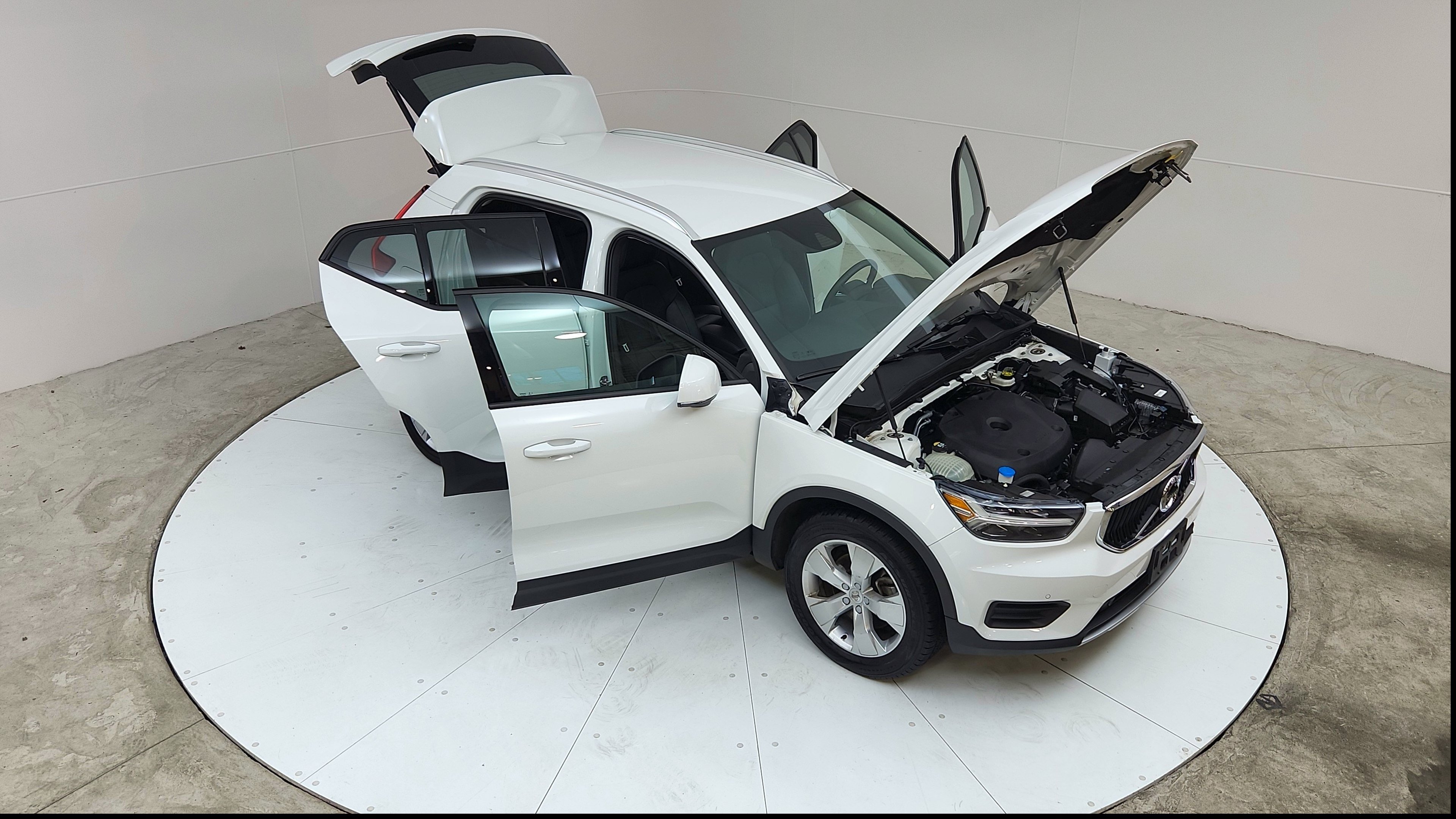 Used 2020 Volvo XC40 T4 Momentum FWD image 17