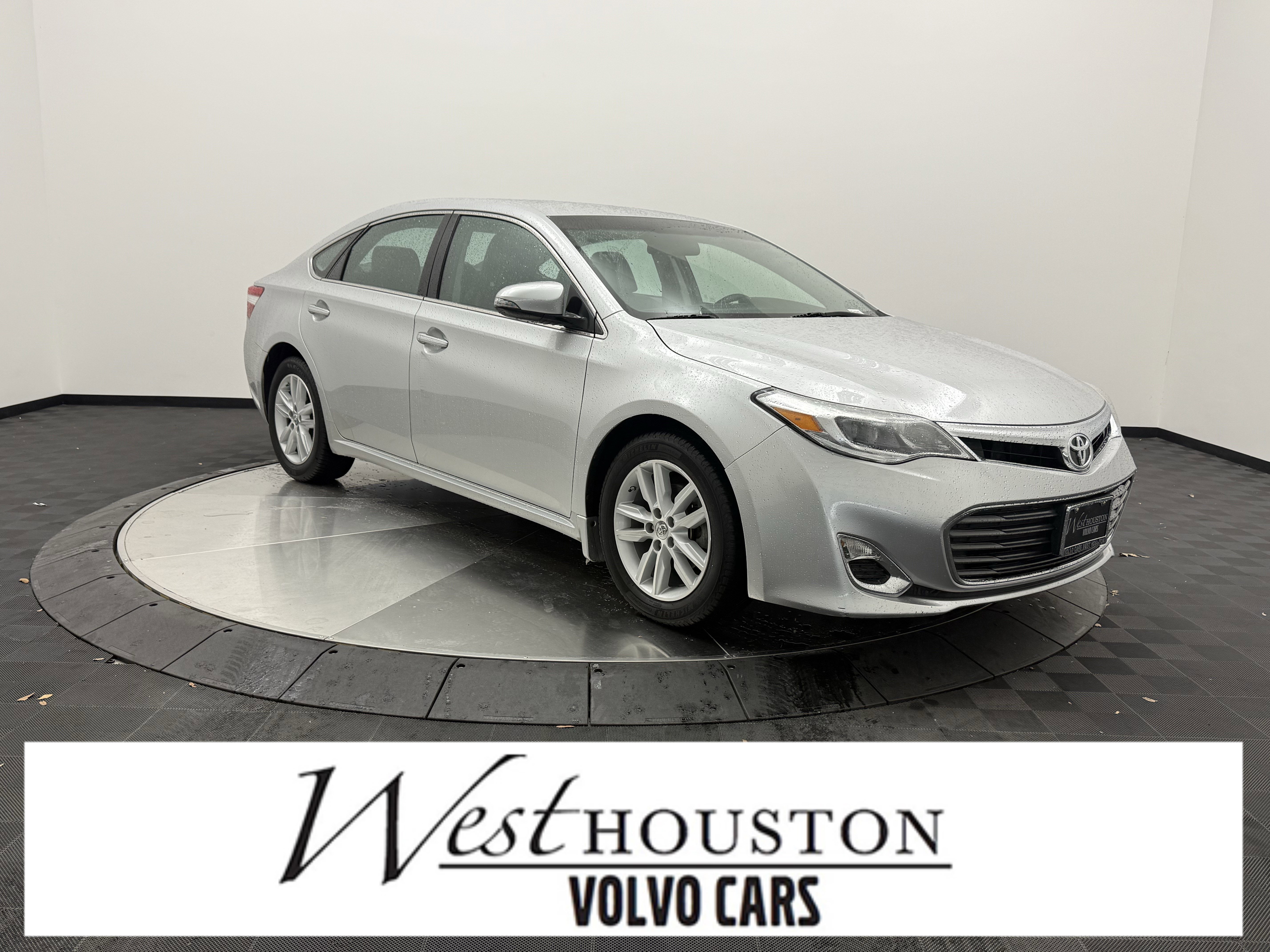 Used 2014 Toyota Avalon XLE image 1