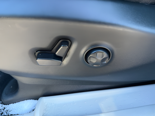 Used 2024 Chrysler Pacifica Touring-L FWD image 18
