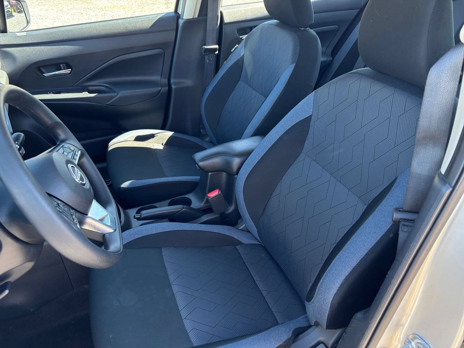 Used 2025 Nissan Versa SV FWD image 34