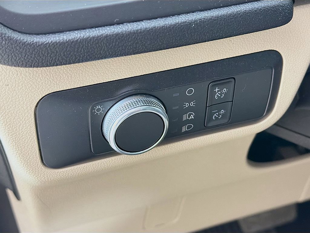 Used 2022 Ford Escape SE image 25