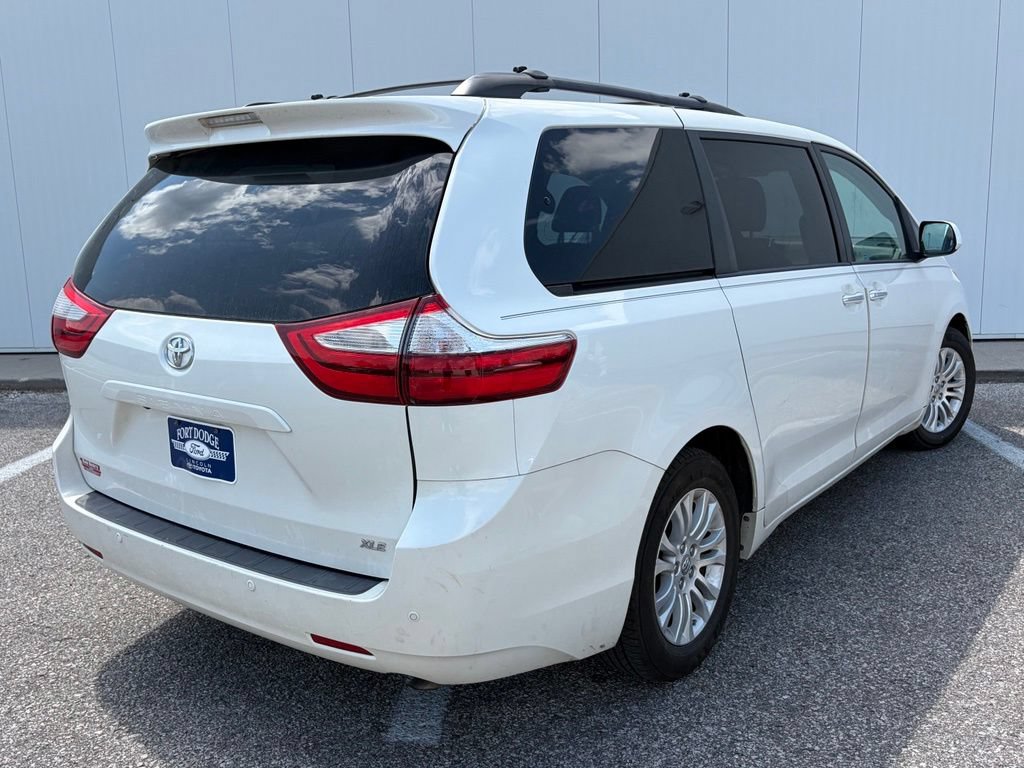 Used 2015 Toyota Sienna XLE w/ XLE Navigation Package FWD image 7