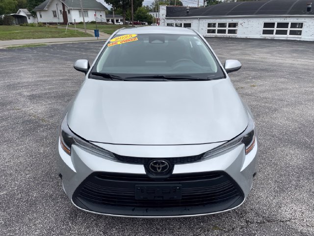 Used 2025 Toyota Corolla LE FWD image 2
