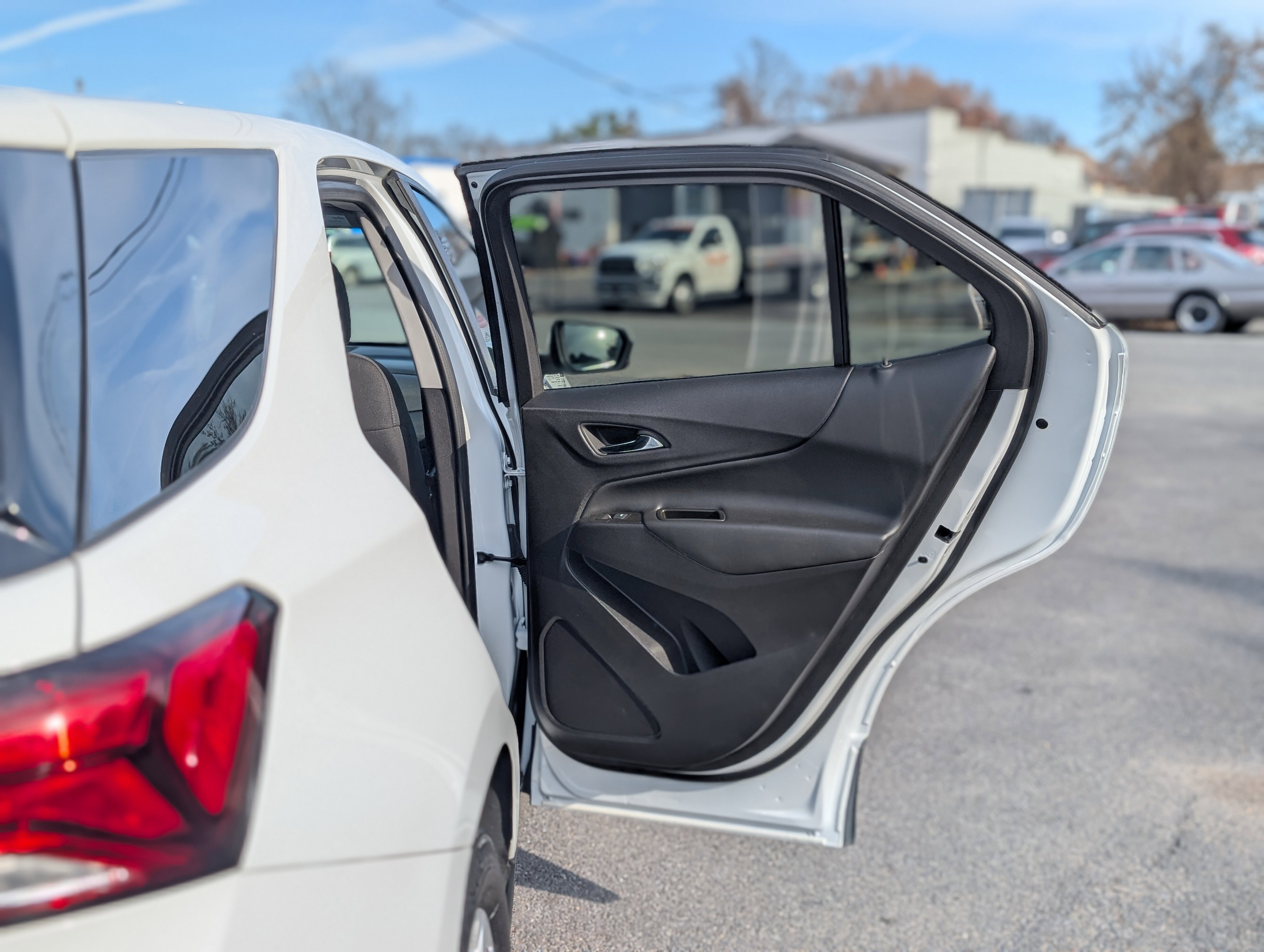 Used 2024 Chevrolet Equinox LT w/ LPO, Floor Liner Package image 38