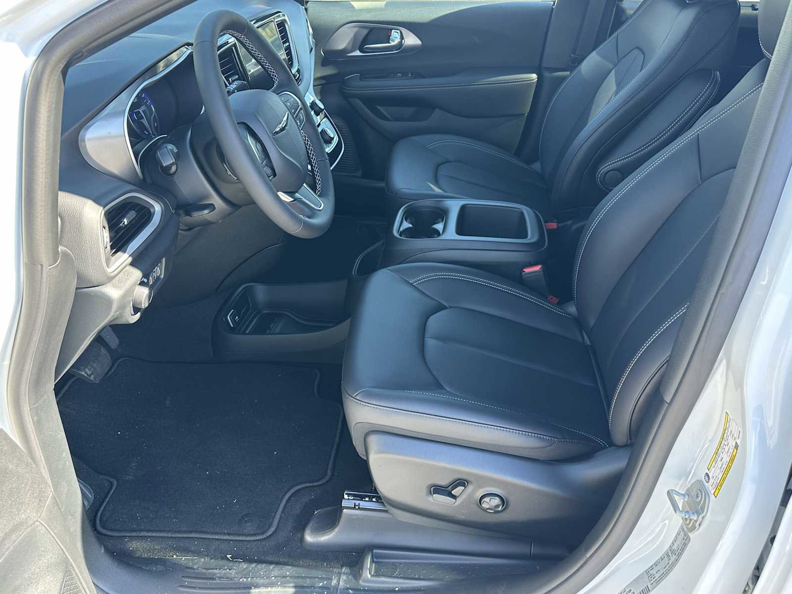 New 2026 Chrysler Voyager LX image 9