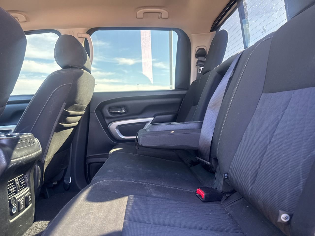 Used 2019 Nissan Titan SV w/ SV Convenience Package image 33