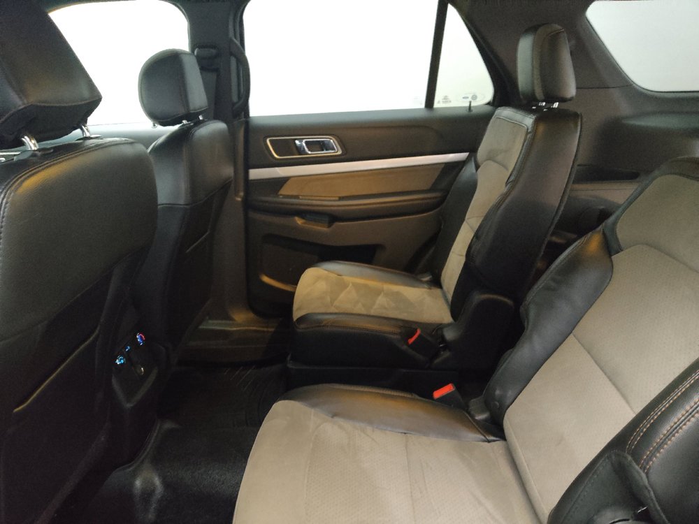 Used 2017 Ford Explorer XLT w/ Equipment Group 202A AWD/4WD image 18