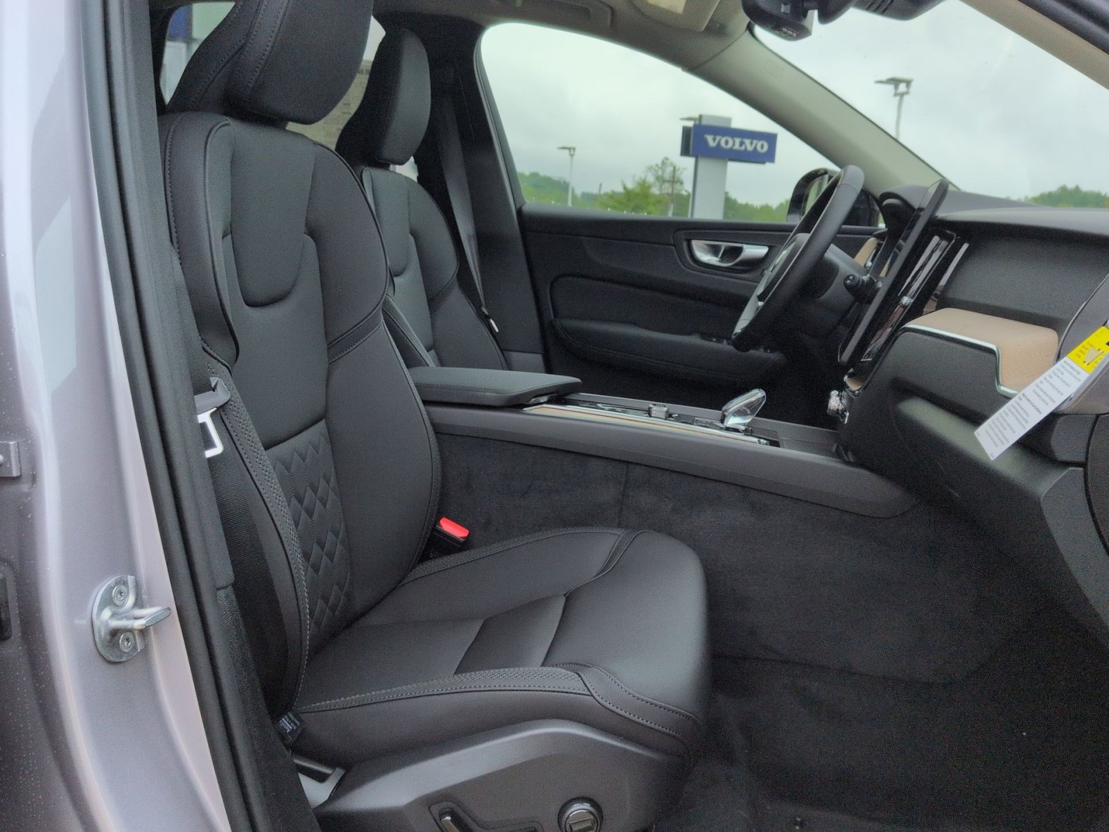 New 2026 Volvo XC60 B5 Plus w/ Protection Package Premier AWD/4WD image 35