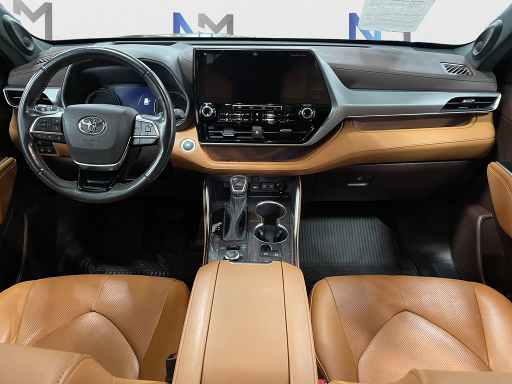 Used 2021 Toyota Highlander Platinum image 10