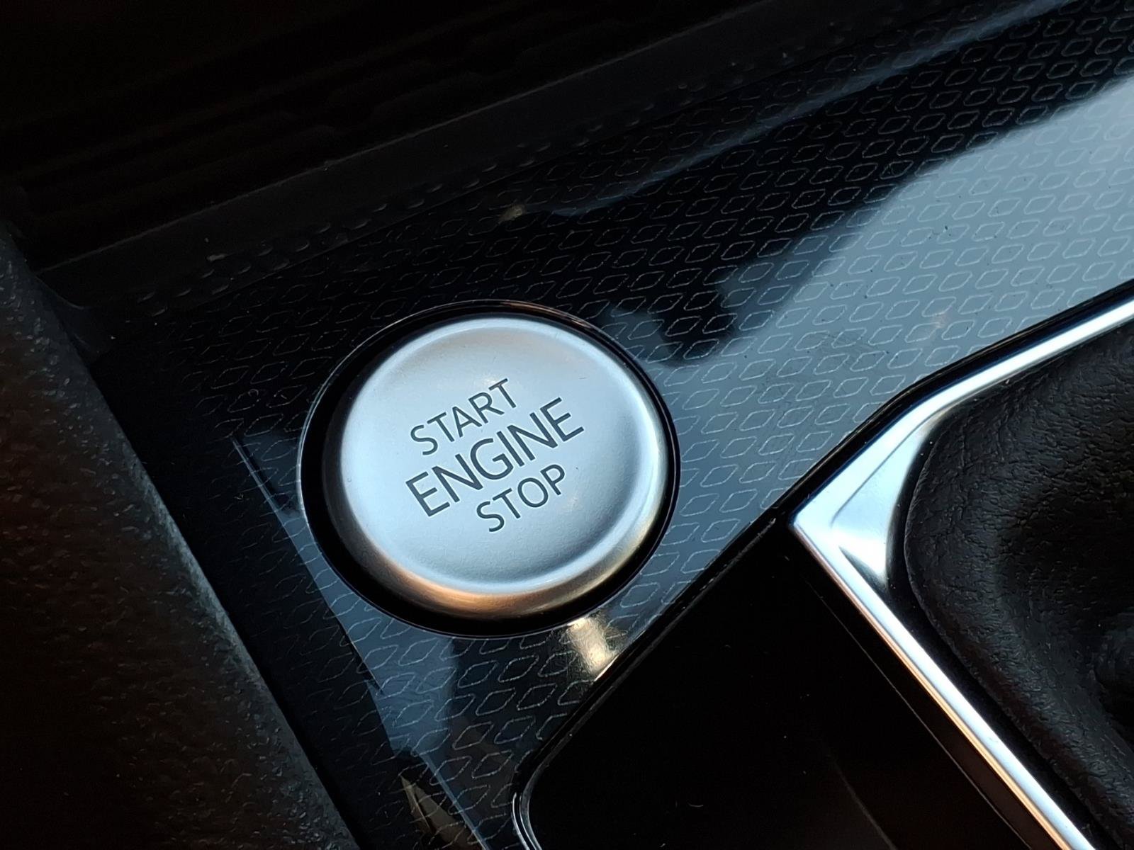 New 2026 Volkswagen Taos SE FWD image 18