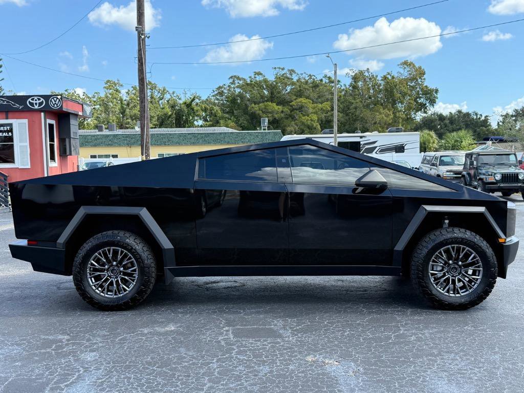 Used 2024 Tesla Cybertruck AWD Crew Cab image 6