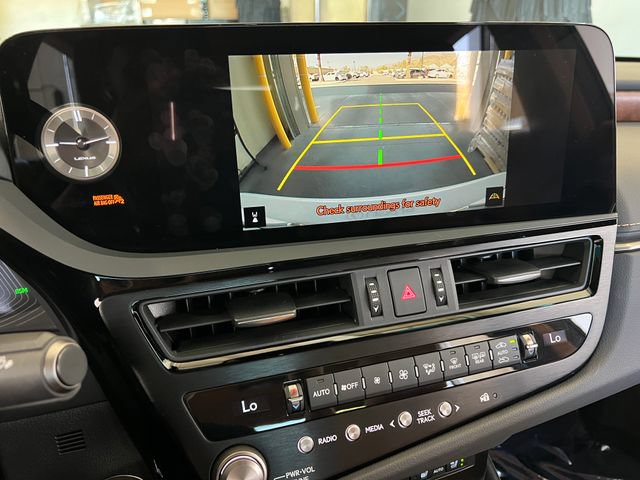 Used 2025 Lexus ES 300h w/ Premium Package FWD image 30