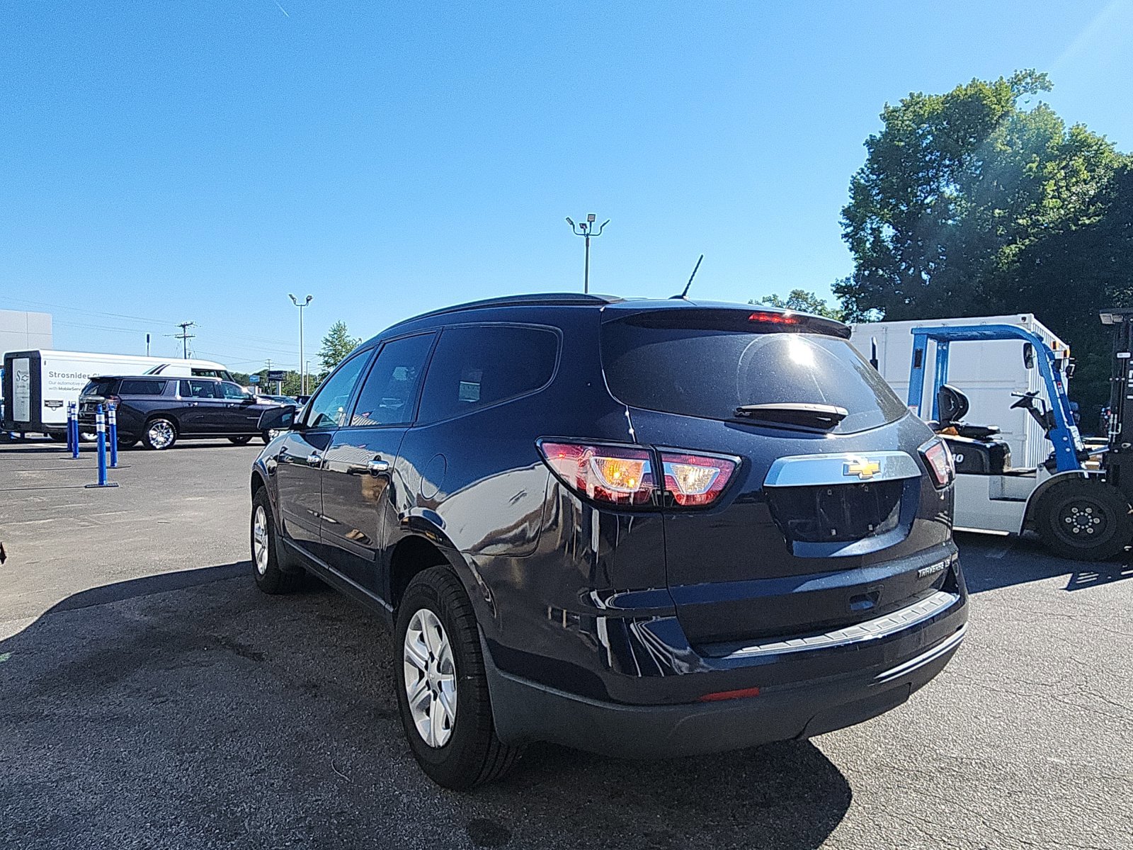 Used 2015 Chevrolet Traverse LS FWD image 3