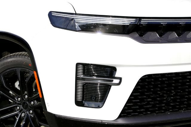 New 2026 Jeep Grand Wagoneer Summit AWD/4WD image 3