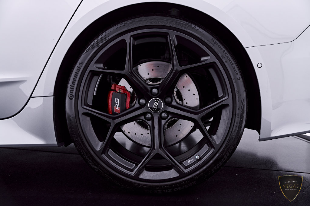 Used 2025 Audi RS 7 Performance AWD/4WD image 32