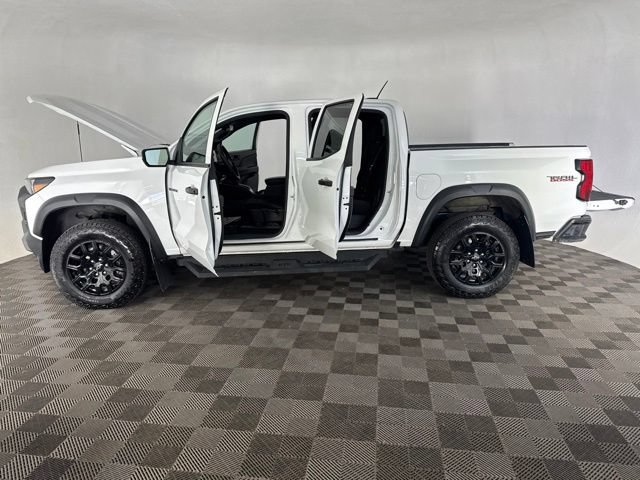 Used 2024 Chevrolet Colorado Trail Boss w/ Advanced Trailering Package AWD/4WD image 9