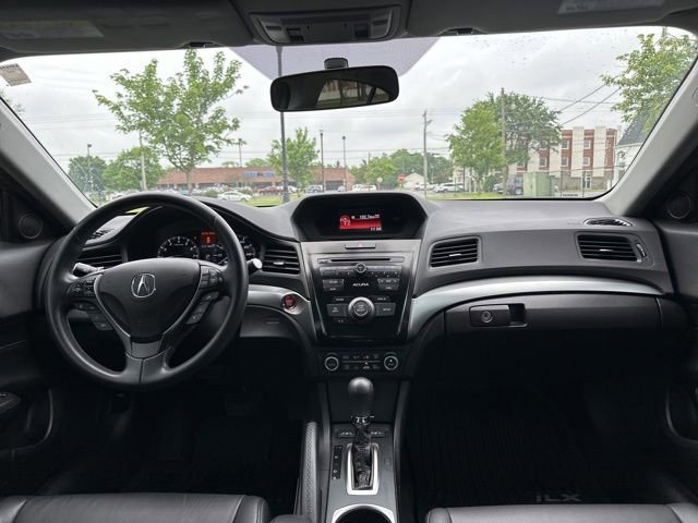 Used 2017 Acura ILX FWD image 3