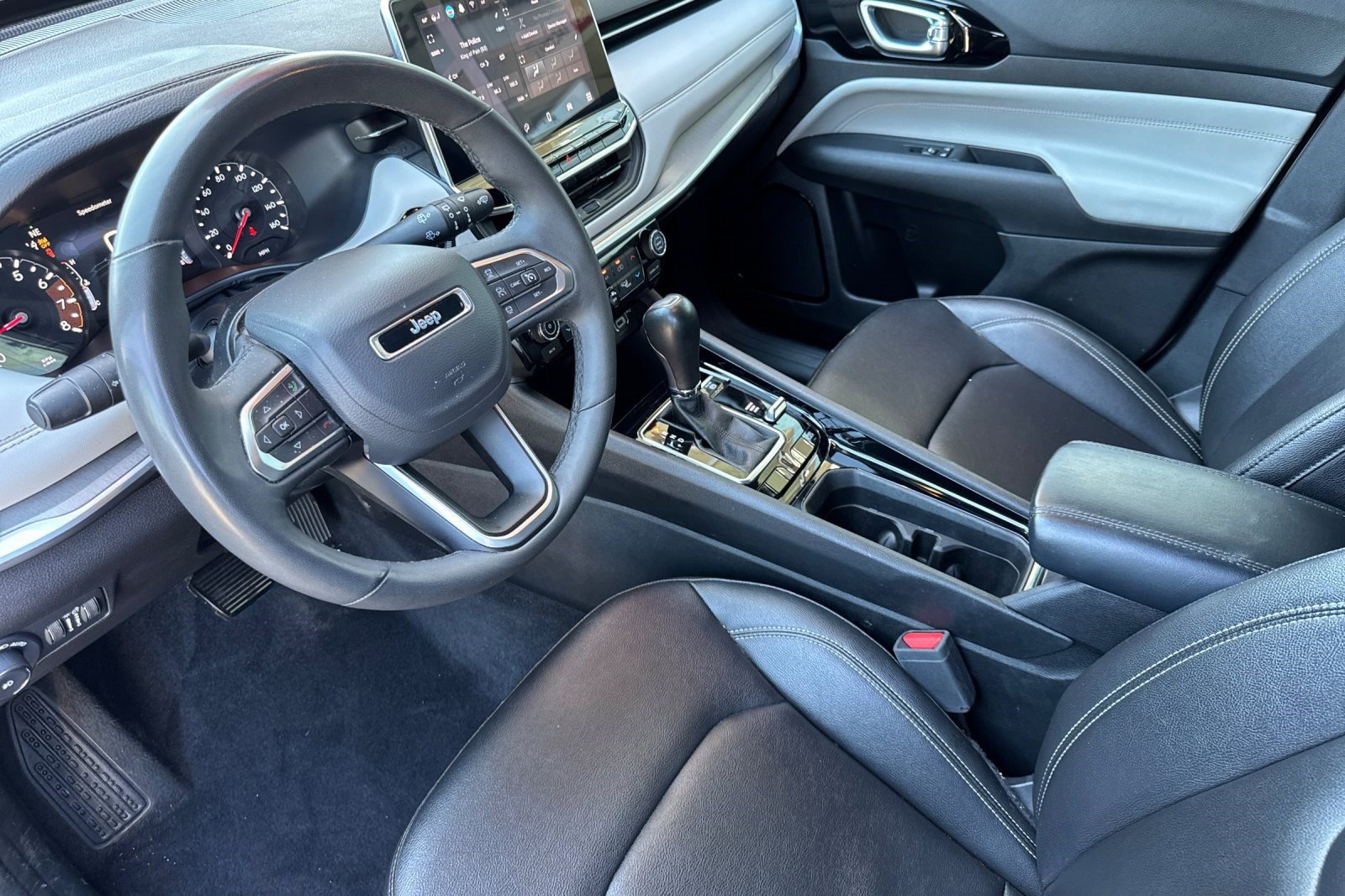 Used 2025 Jeep Compass Limited AWD/4WD image 4