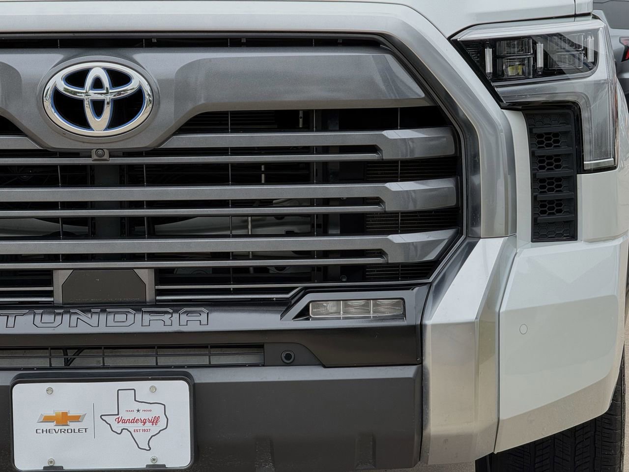 Used 2024 Toyota Tundra Limited AWD/4WD image 8