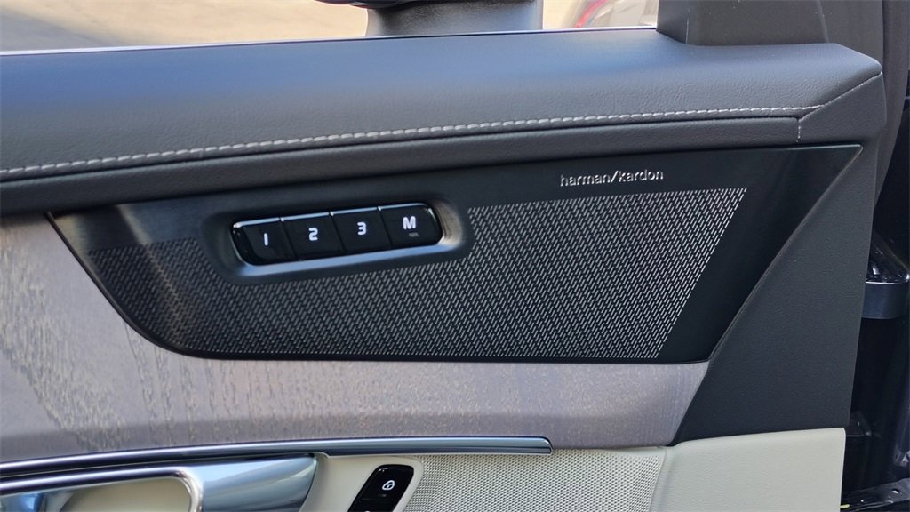 New 2026 Volvo XC90 B6 Ultra image 9