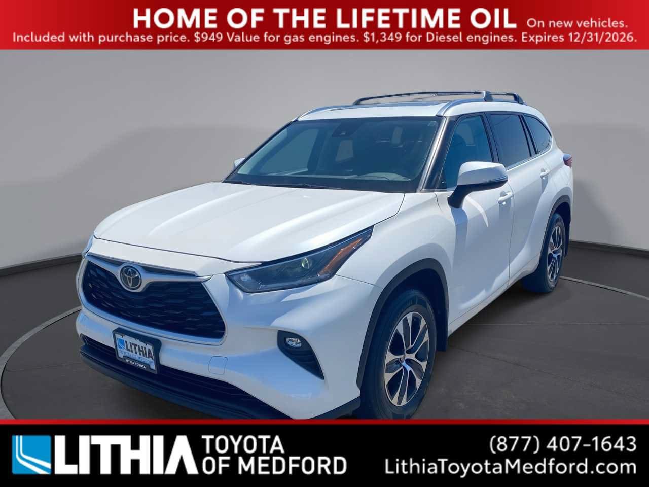 Used 2021 Toyota Highlander XLE AWD/4WD video 1