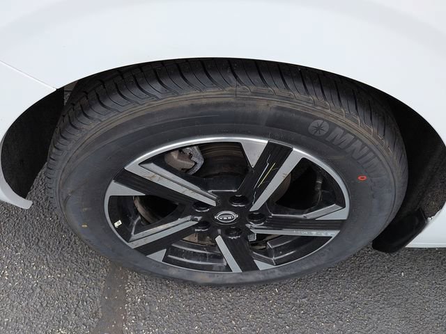 Used 2025 Nissan Sentra SV image 9