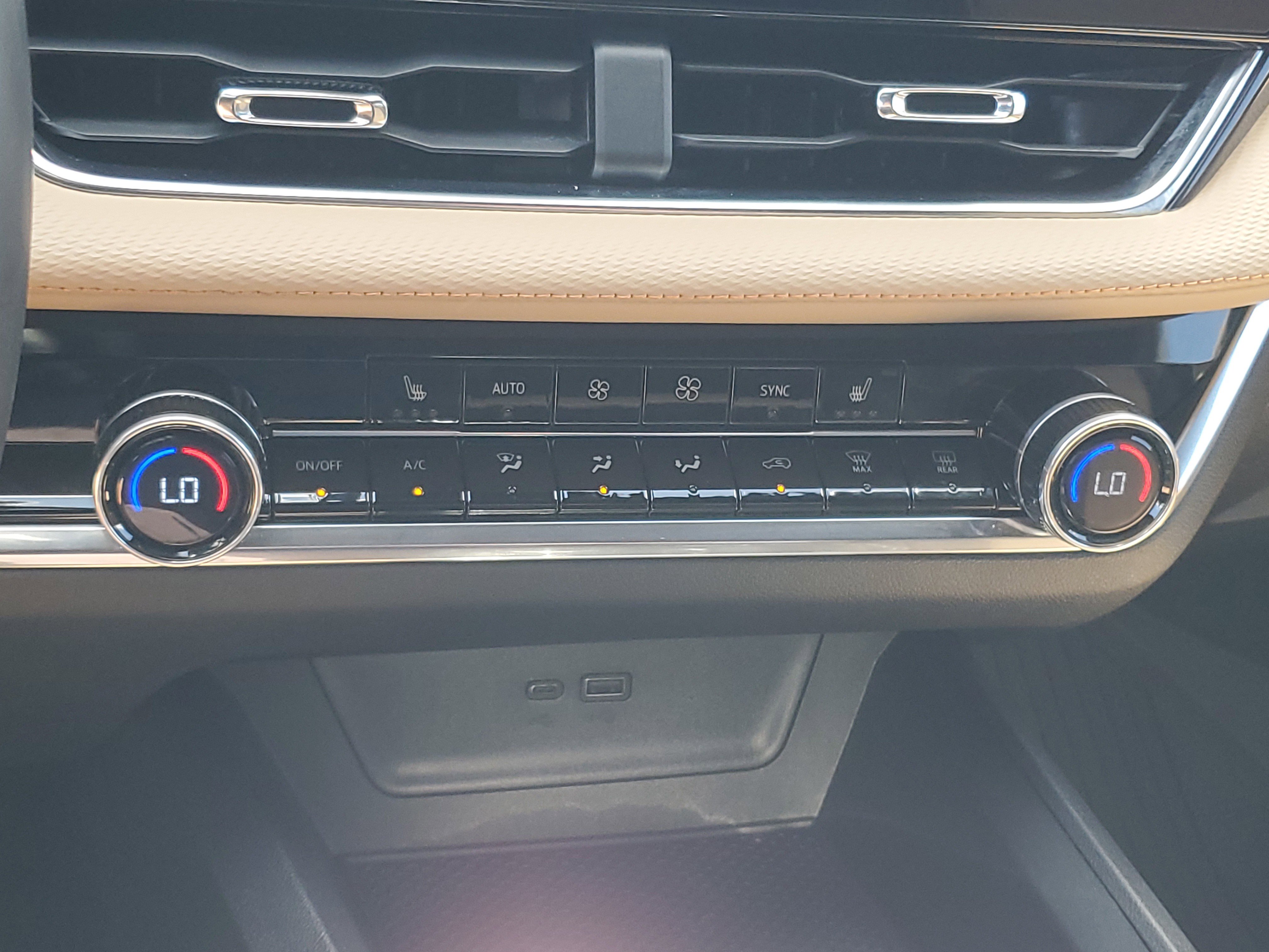 Used 2025 Chevrolet Equinox ACTIV AWD/4WD image 25