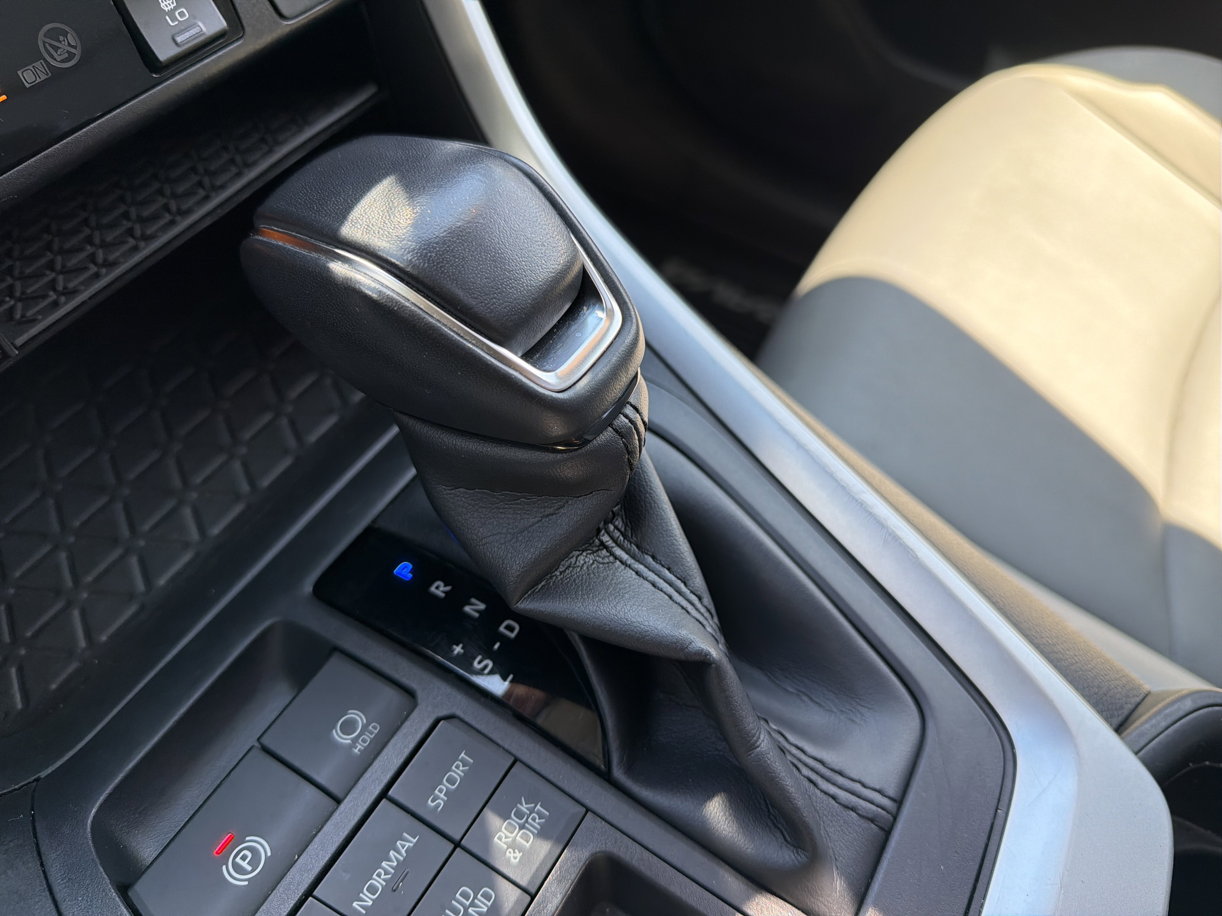 Used 2019 Toyota RAV4 XLE Premium w/ Cold Weather Package image 25